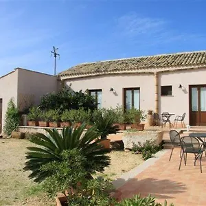 Baglio Donna Santa Alloggio per agriturismo Dattilo