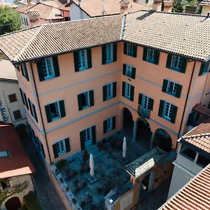 Palazzo Del Vice Re Lezzeno