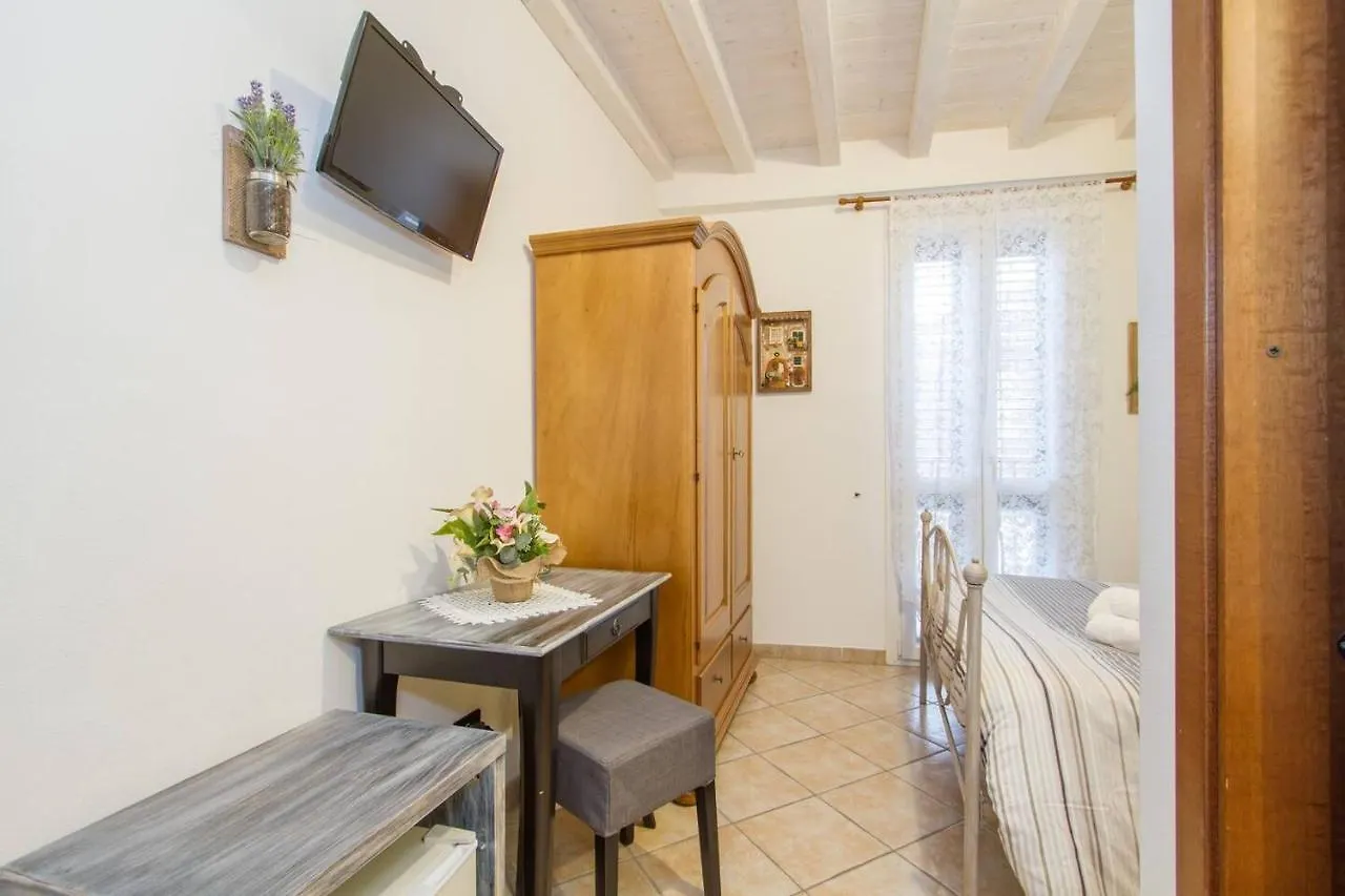 קרוגטה Le Camere Di Aladino לינה וארוחת בוקר