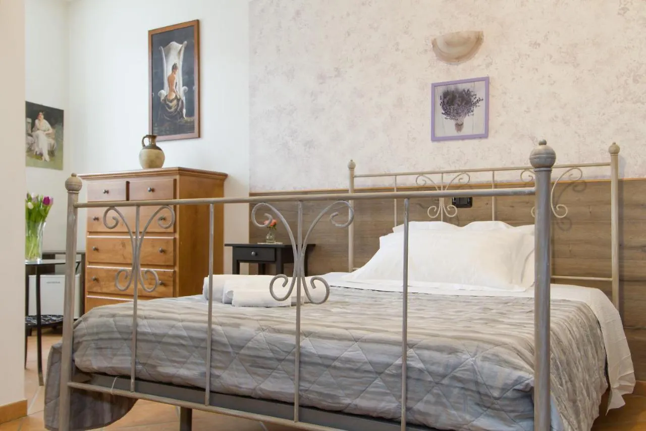 קרוגטה Le Camere Di Aladino 3*,  איטליה